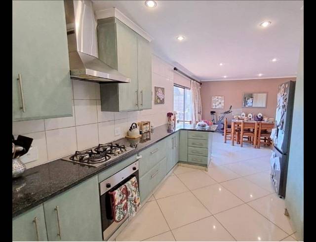 3 BEDROOM TOWNHOUSE FOR SALE IN RACEVIEW